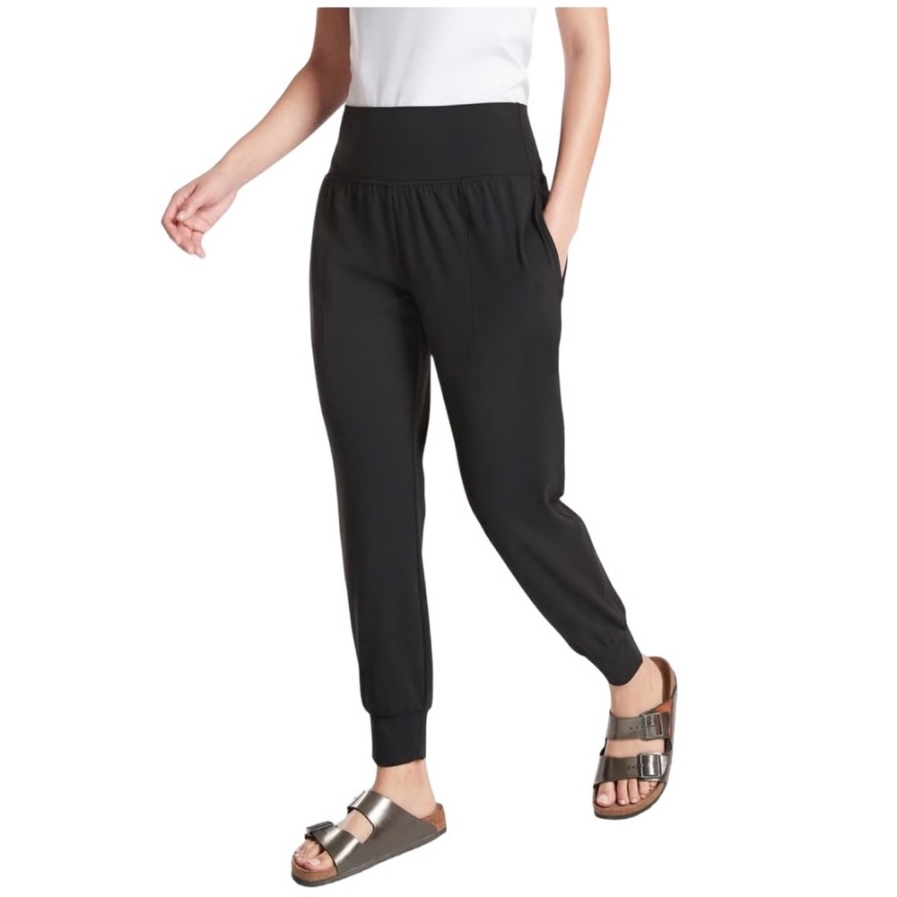 Athleta Cruise Jogger in Powervita size M